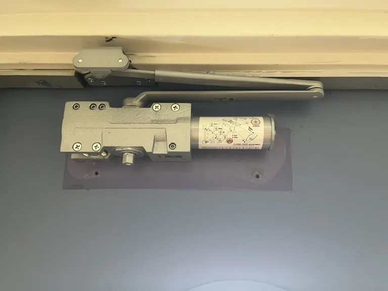 Door closer repair in Kanata