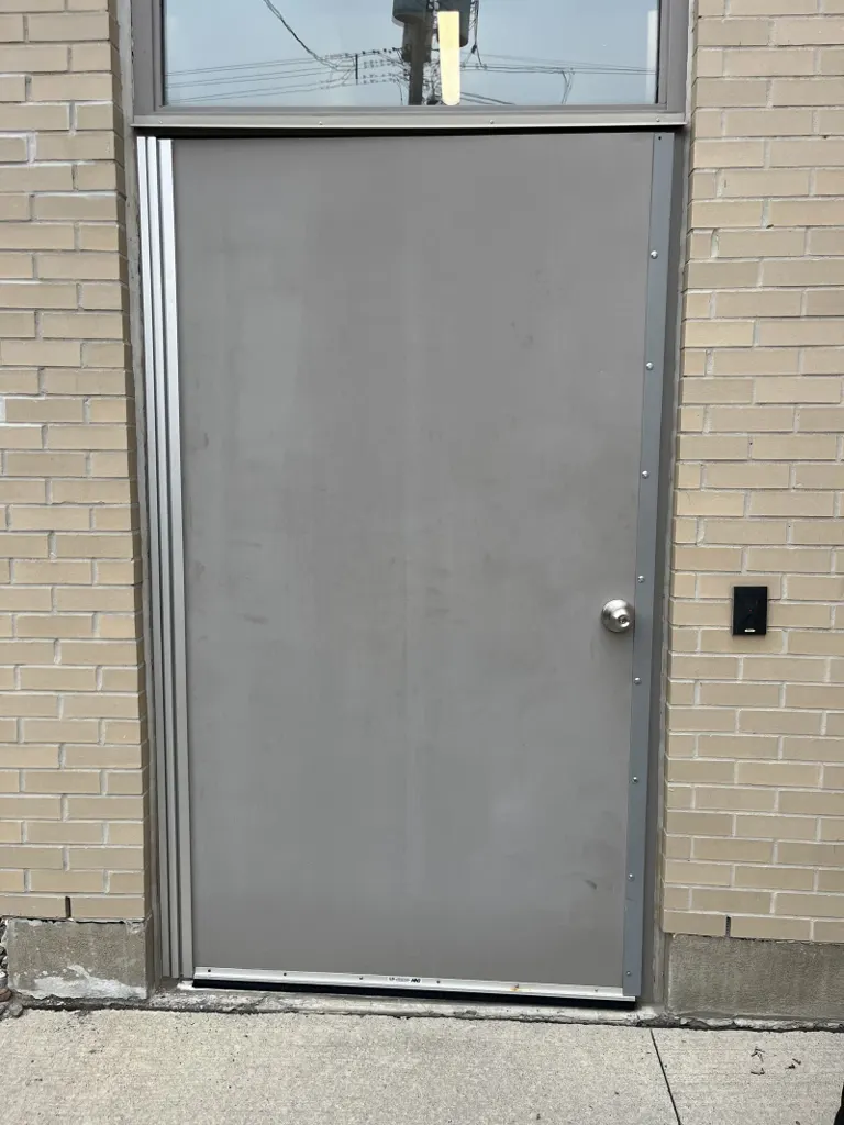 Continuous hinge installation in Nepean